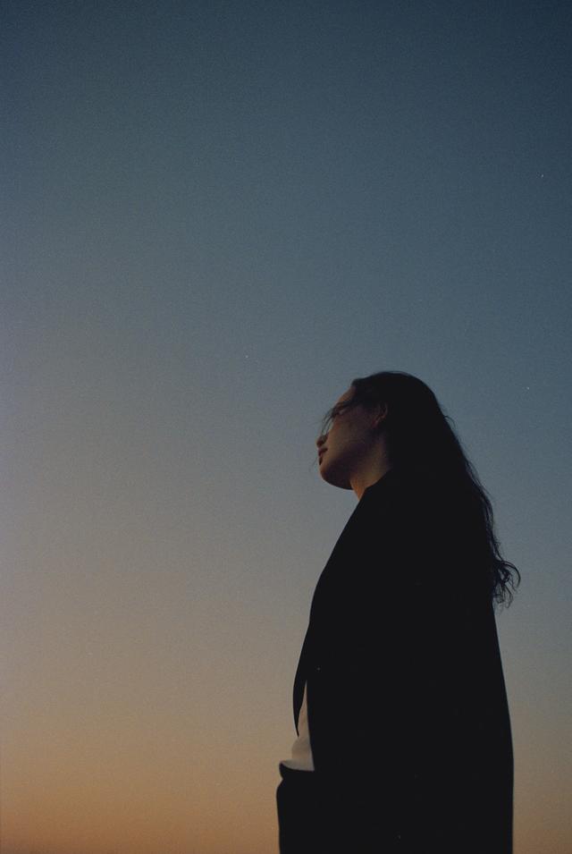 「银河星辰」20多岁没谈过恋爱的女生很可笑吗？