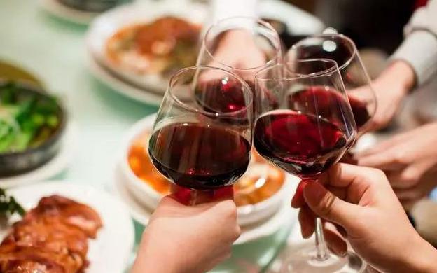 #秋叶书友会#酒桌上可以不喝酒，但千万别说这3句劝酒话，否则会被人“厌恶”