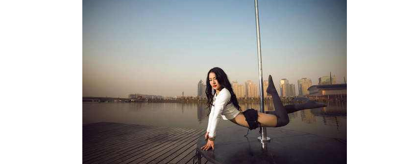 「潮流的风尚」跌倒了，就重新站起来，继续向前走，傻坐在地上是没用的。