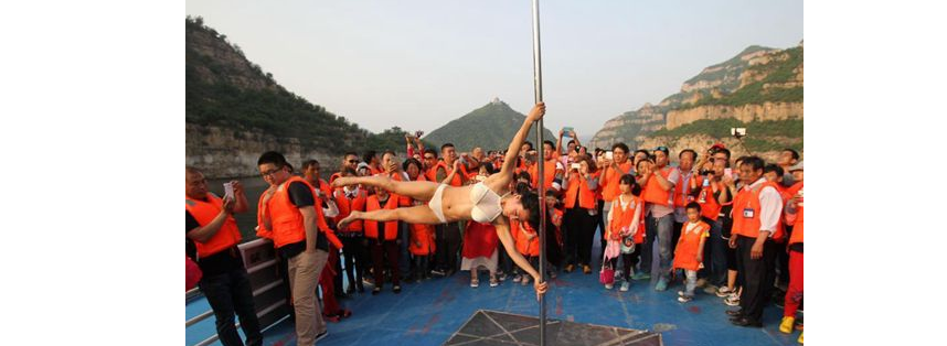 「潮流的风尚」跌倒了，就重新站起来，继续向前走，傻坐在地上是没用的。