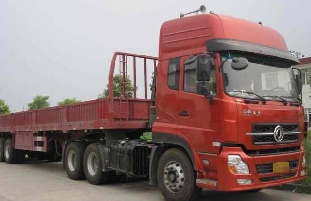 「农村小刘」大货车宁愿刹车碾压小轿车，也不换车道，为啥让速不让道？