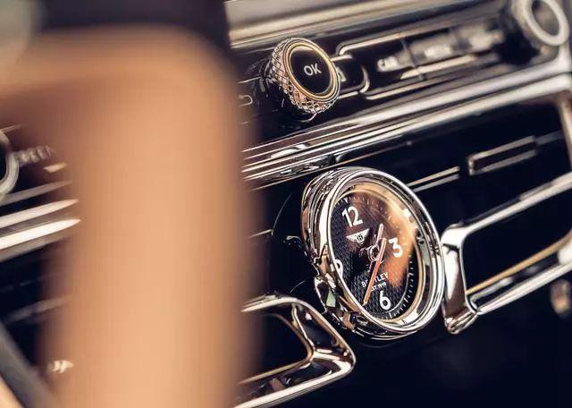 「汽车资讯」289 万的宾利飞驰全球首撞，隔着屏幕都心疼