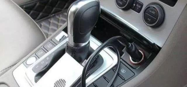 车与生活：开车禁止抽烟，为啥还装点烟器？老司机：谁让你用来点烟了