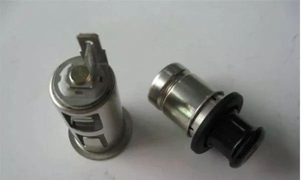 车与生活：开车禁止抽烟，为啥还装点烟器？老司机：谁让你用来点烟了