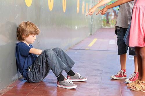 「笔抒云」伤害我的人，你凭什么还得让我感谢他？