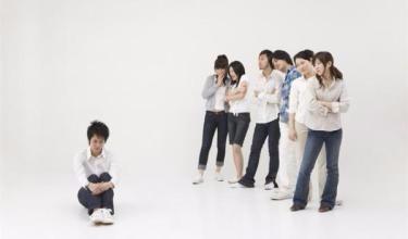 「笔抒云」伤害我的人，你凭什么还得让我感谢他？