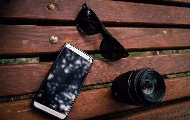 拾柒读书@恭喜那些不发朋友圈的人