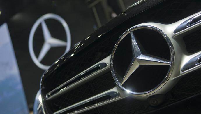 【上观新闻】山东一车主找人用马拉奔驰维权 4S店：与汽车质量无关联