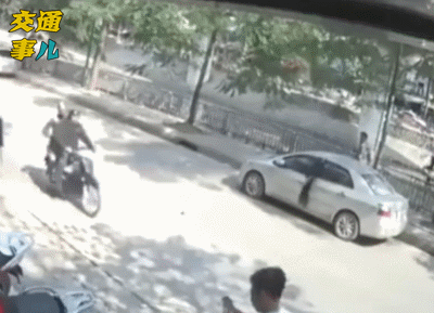 #蛋蛋懂车#一组动图提醒你：谨防开门杀！乱开车门惹大祸