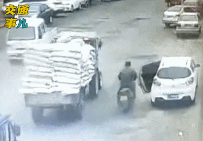 #蛋蛋懂车#一组动图提醒你：谨防开门杀！乱开车门惹大祸