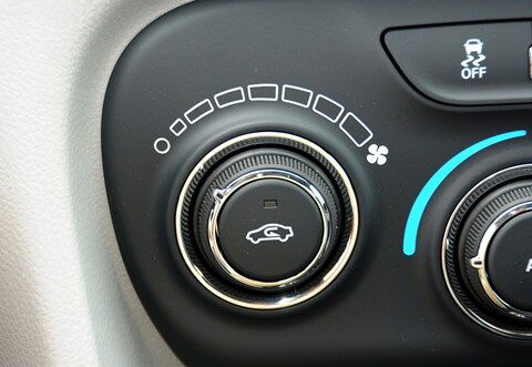 「汽车之家」女司机遇到最多的三个故障，自己就能解决，不用花冤枉钱！