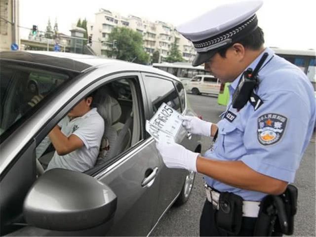 「众口侃车」为啥国内车牌禁用这2个字母？交警：你能分清孪生兄弟？