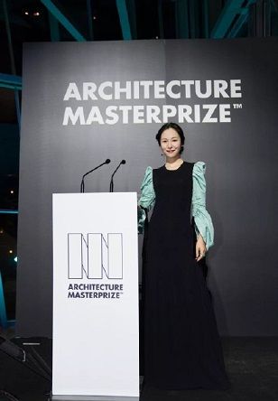 江一燕被曝获美国建筑大师奖，原来是一场乌龙，只是去蹭了个合影