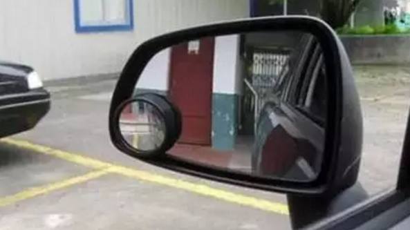 [豪车留给大咖讲]看倒车影像看后视镜来倒车哪个更稳妥？老司机的倒车绝活十拿九稳