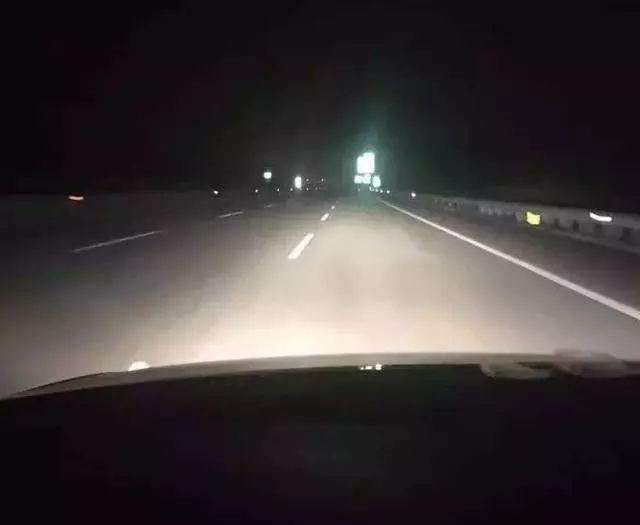 「阿虎汽车」夜晚开车视线差？记住这句顺口溜，“瞎子”都能开回家