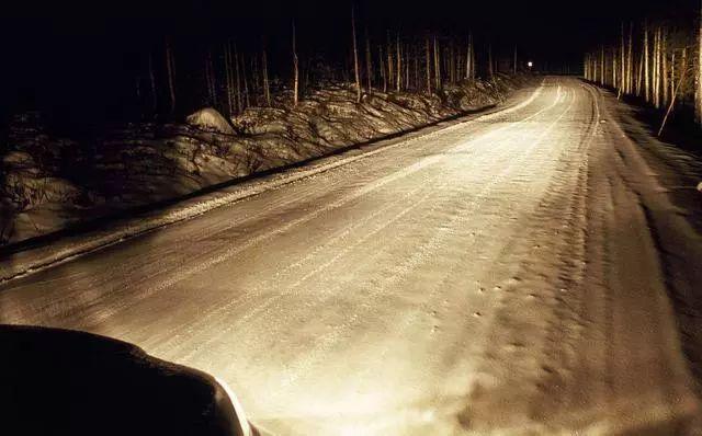 「阿虎汽车」夜晚开车视线差？记住这句顺口溜，“瞎子”都能开回家