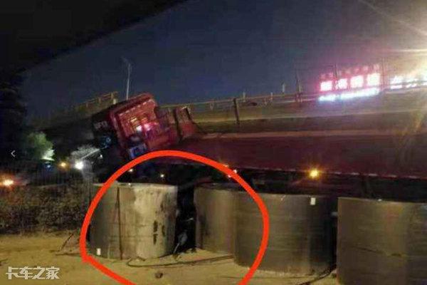 我爱奔驰大G@饿死不拉钢卷，运费低还危险，来看看国外是用啥车运输的