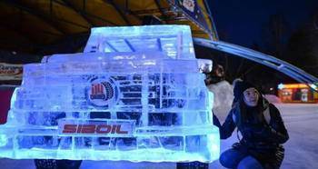 奇星坊：男子打造出一辆冰雕骑车，竟还能随意开动！