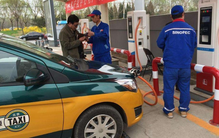 【SUV有情报】私家车每次加油都加200块？老司机：发动机三天两头故障情有可原