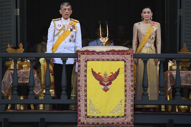 泰国王妃突遭废黜，实力胜出的王后有啥来历？细数泰王历次婚姻
