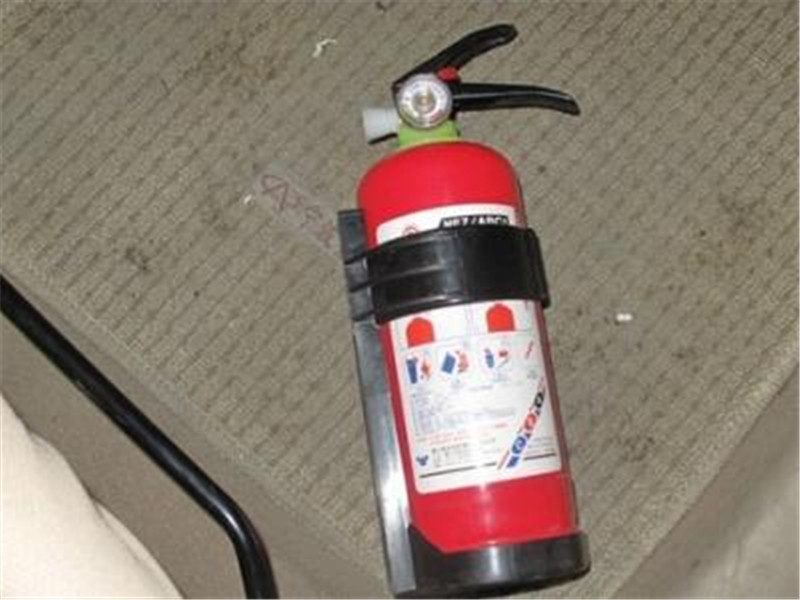 瑶瑶说车讯■盘点几个车内必备物品，关键时刻不用慌，老司机：不备齐不准上路