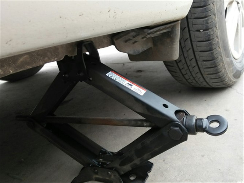 瑶瑶说车讯■盘点几个车内必备物品，关键时刻不用慌，老司机：不备齐不准上路