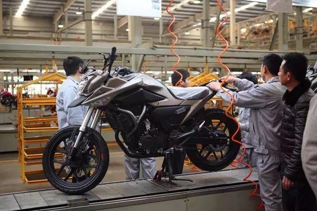 【摩托车讲解】同样是组装车：国外是纯手工，国内就成了小作坊？