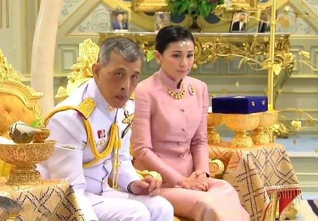 身家是英国女王的20倍，细数泰国国王5段婚姻，王后与大女儿同龄