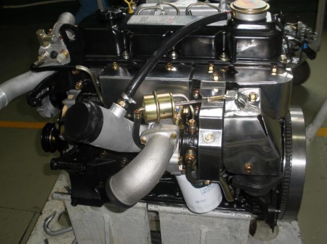 [养车宝典]排气管冒黑烟，发动机热效率低，排气管冒蓝烟，预计在烧机油