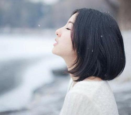 #幸福的拉拉#偷偷爱上你的男人，才会有这4种明显表现，藏都藏不住！