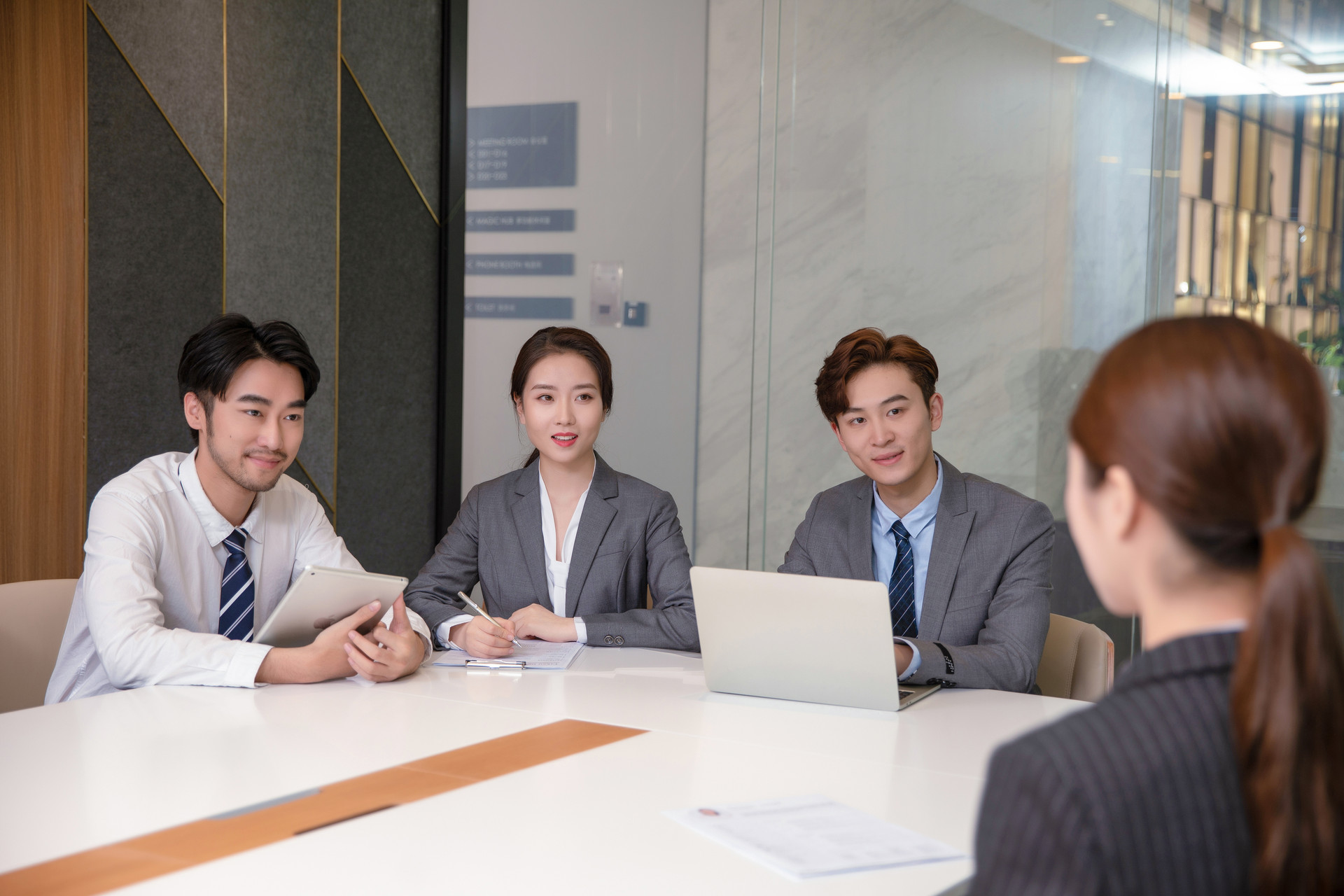 「重燃石」面试技巧：背熟任职要求，你就能回答面试官提出的许多问题