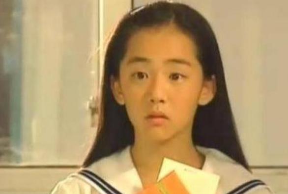 她曾饰演过幼年宋慧乔，国民“下令禁止”她整容，如今成天然美女