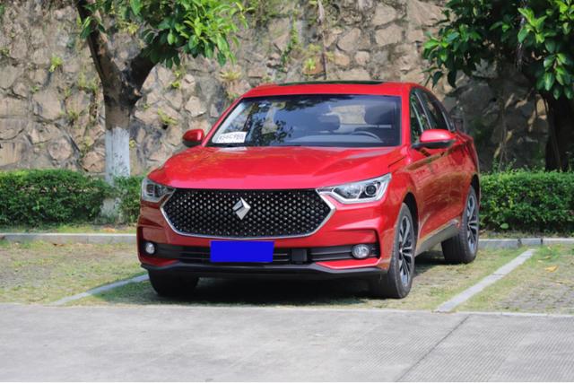 「车家号」充当丈夫的眼睛，却害怕拥堵路段的驾驶，这位妻子选择了RC-6