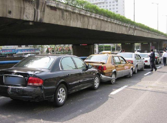 「谈车甲乙丙」三者险有必要买到100万吗？别听保险员瞎忽悠，这才是聪明人的做法