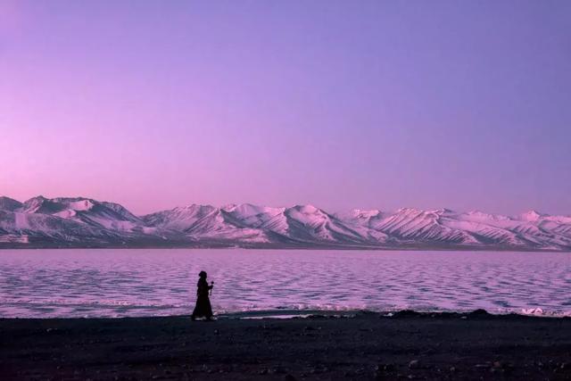 「励志语录心语」开路靠前人，引路靠贵人，走路靠个人
