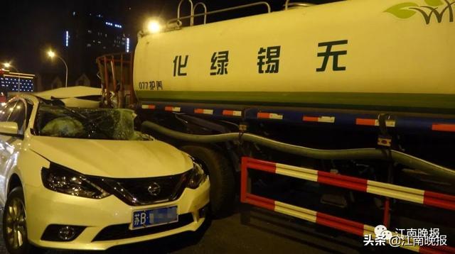 「家有汽车」瞬间驾驶室撞扁！昨晚江海高架上这一幕令人痛心
