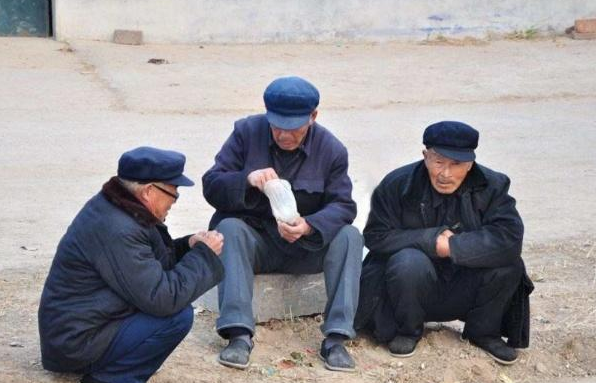 娱乐半蕾：俗语“见官莫向前”，教你如何为人处世，下半句更精辟