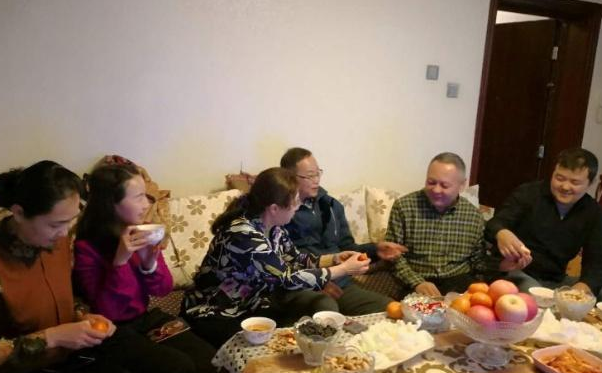 娱乐半蕾：俗语“见官莫向前”，教你如何为人处世，下半句更精辟