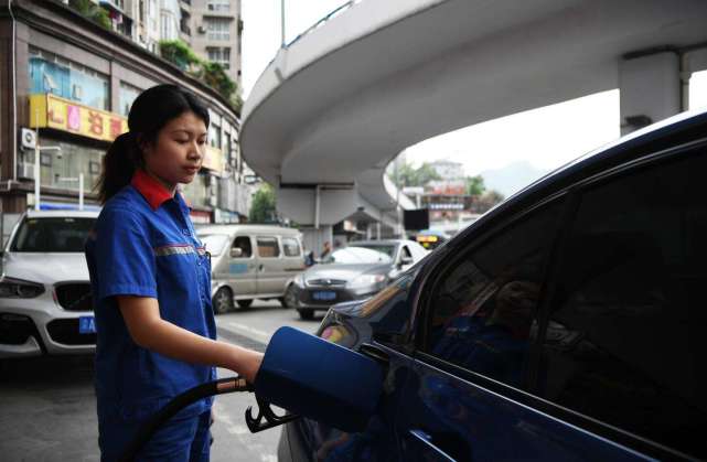 【车式样】100块油跑多远算省油？老司机说出一个数，跑不到就换车吧