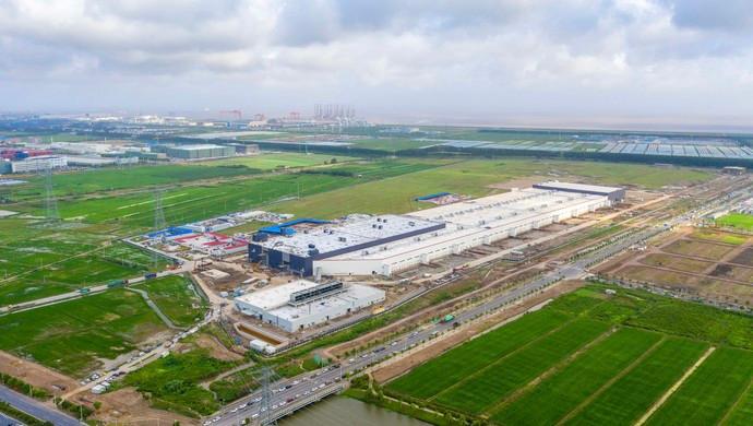 「解放网」特斯拉上海工厂已开始试生产，内部照片首次曝光