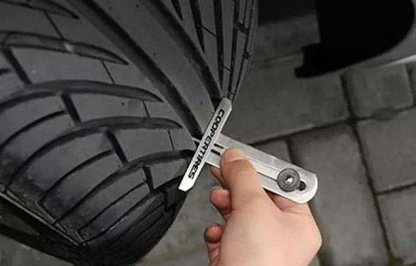 「文艺汽车达人」汽车轮胎到底可以用几年？千万别听4S店的，不然要花冤枉钱