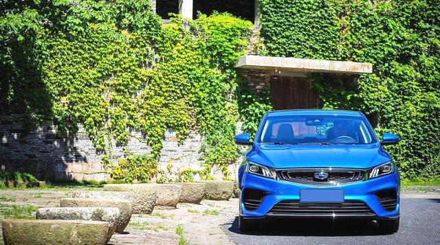 「车心不悔」谁是运动轿车的C位首选？，TA动力同级最强，油耗才5L