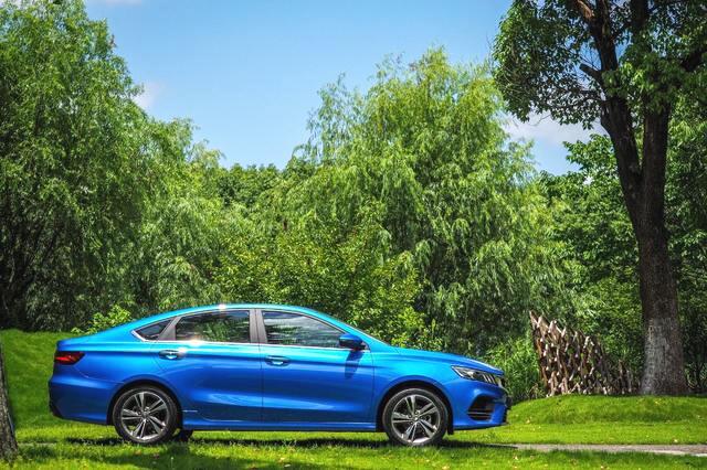 「车心不悔」谁是运动轿车的C位首选？，TA动力同级最强，油耗才5L