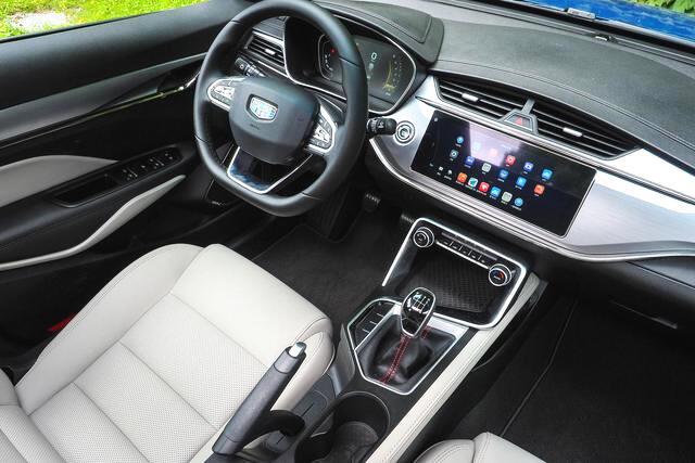 「车心不悔」谁是运动轿车的C位首选？，TA动力同级最强，油耗才5L