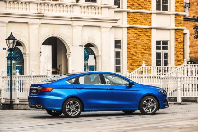 「车心不悔」谁是运动轿车的C位首选？，TA动力同级最强，油耗才5L