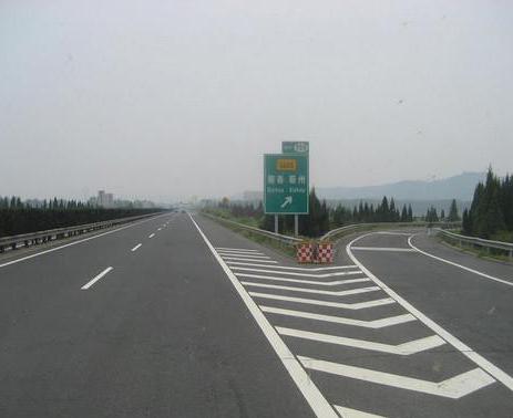 [车与生活]高速路上最危险的7个夺命“虎口” 你知道吗？