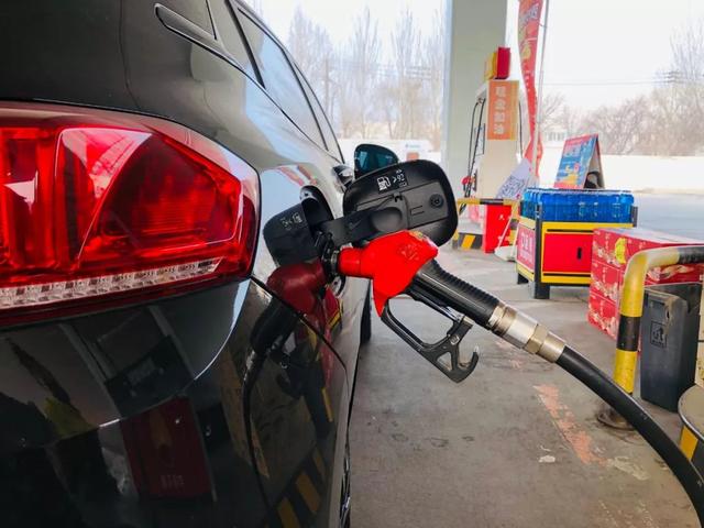 【车与生活】最新！今天24时油价预计下调......一箱油省6块