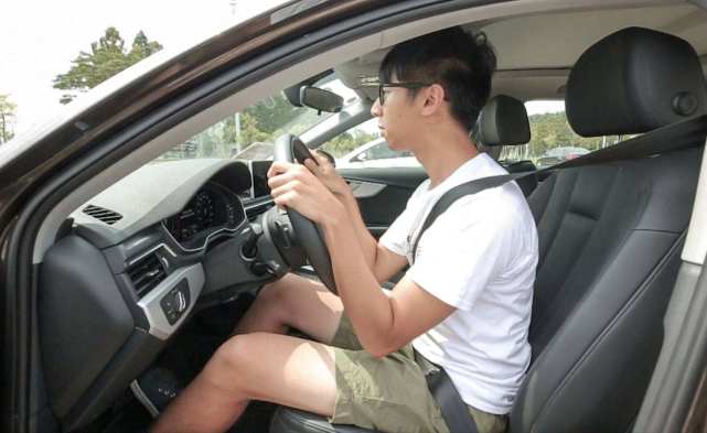 【汽车维修人】开车听歌也违规？交警：不注意这一点，见一次罚一次
