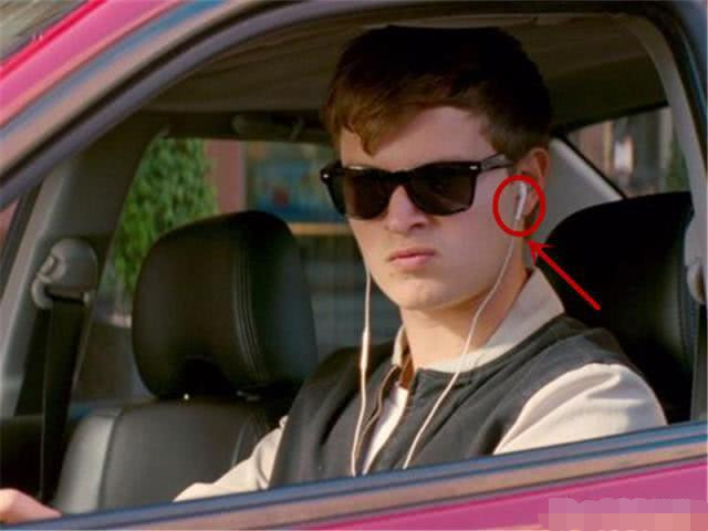 【汽车维修人】开车听歌也违规？交警：不注意这一点，见一次罚一次