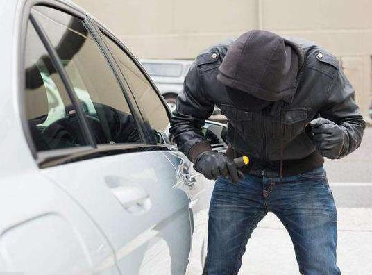 【九零后聊车】昨天才买新车，隔天就不翼而飞，4S店：我把车开走还要跟你商量？